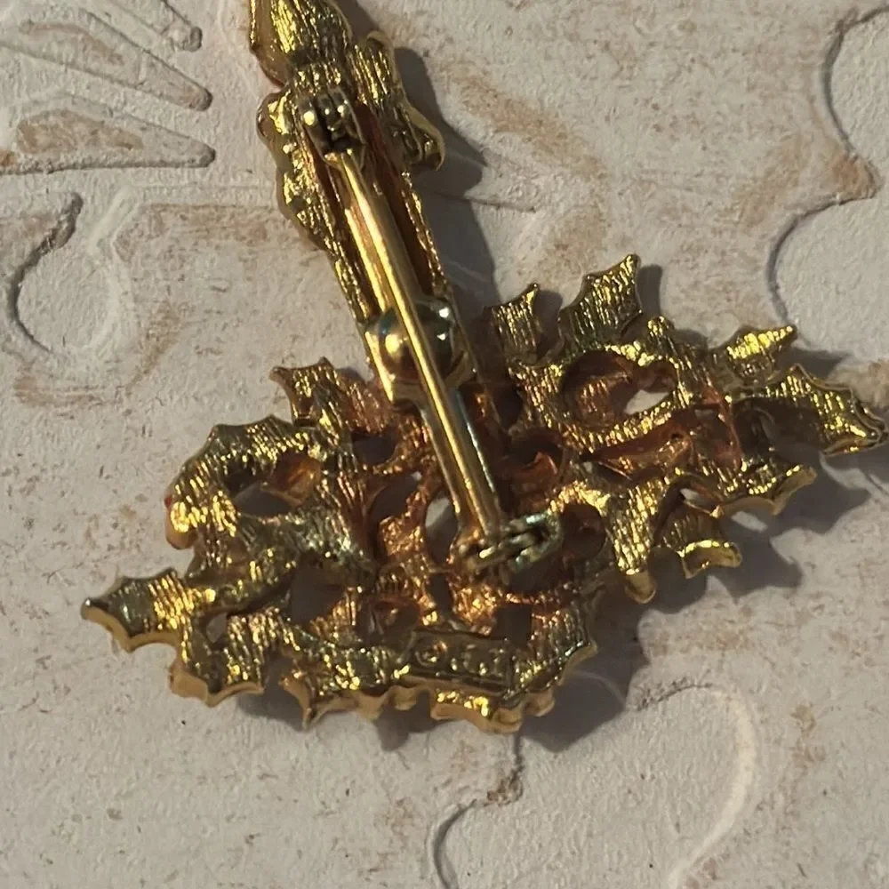 JJ Christmas candle pin